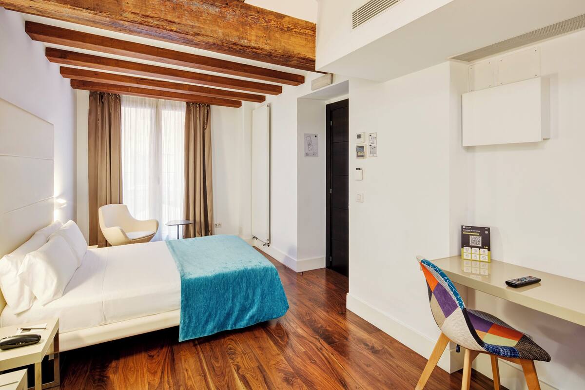Rom – basic | Sengetøy av topp kvalitet, memory foam-senger, minibar og safe på rommet