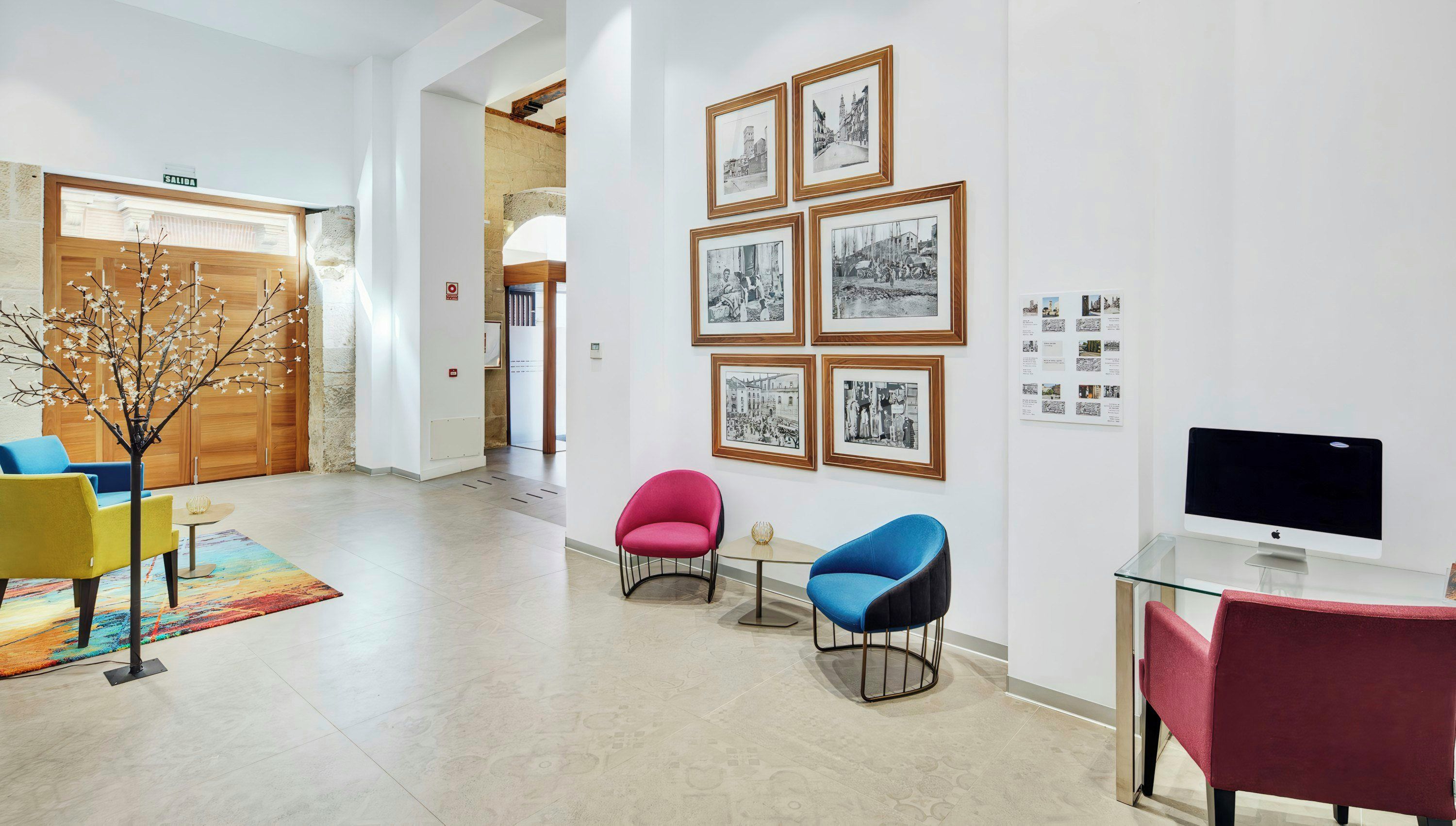 Lobby-lounge