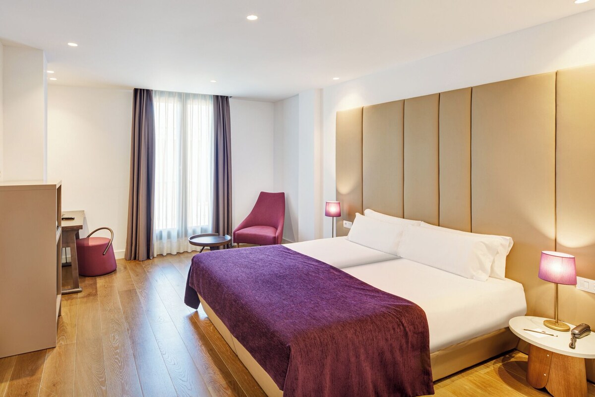 Sengetøy av topp kvalitet, memory foam-senger, minibar og safe på rommet
