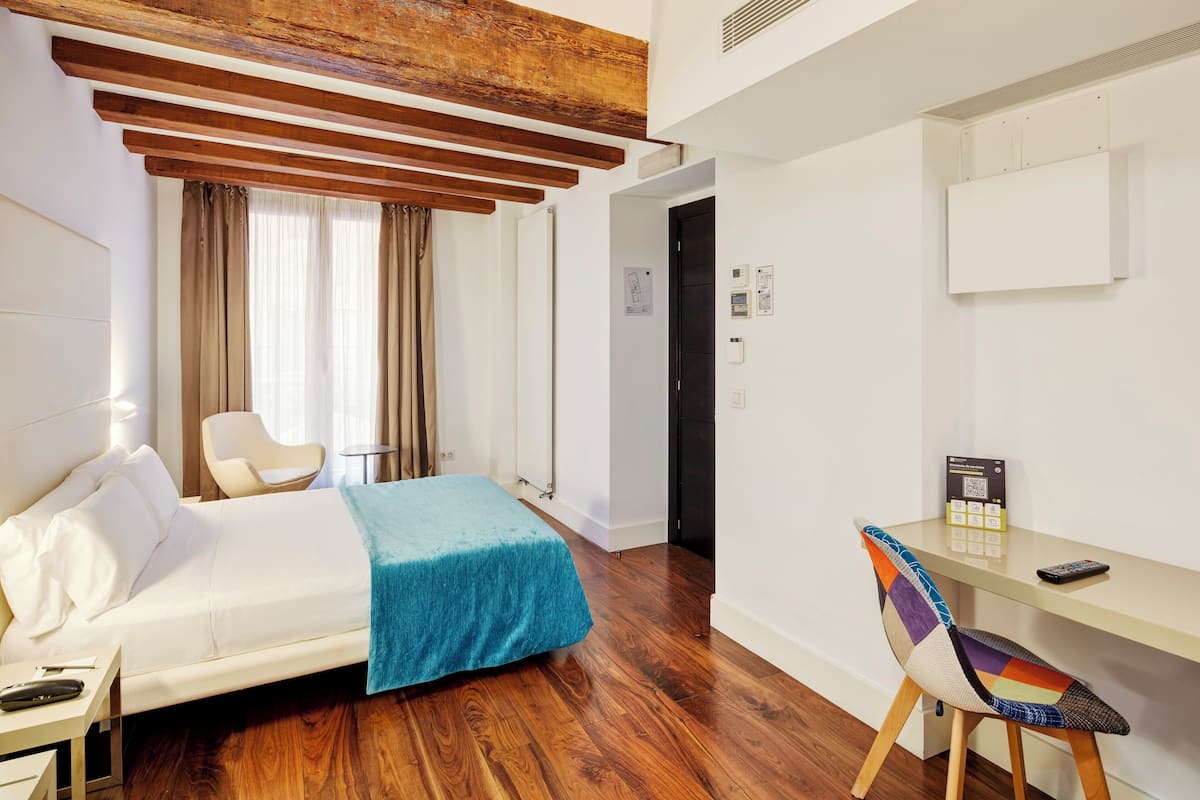 1 bedroom, premium bedding, memory foam beds, minibar