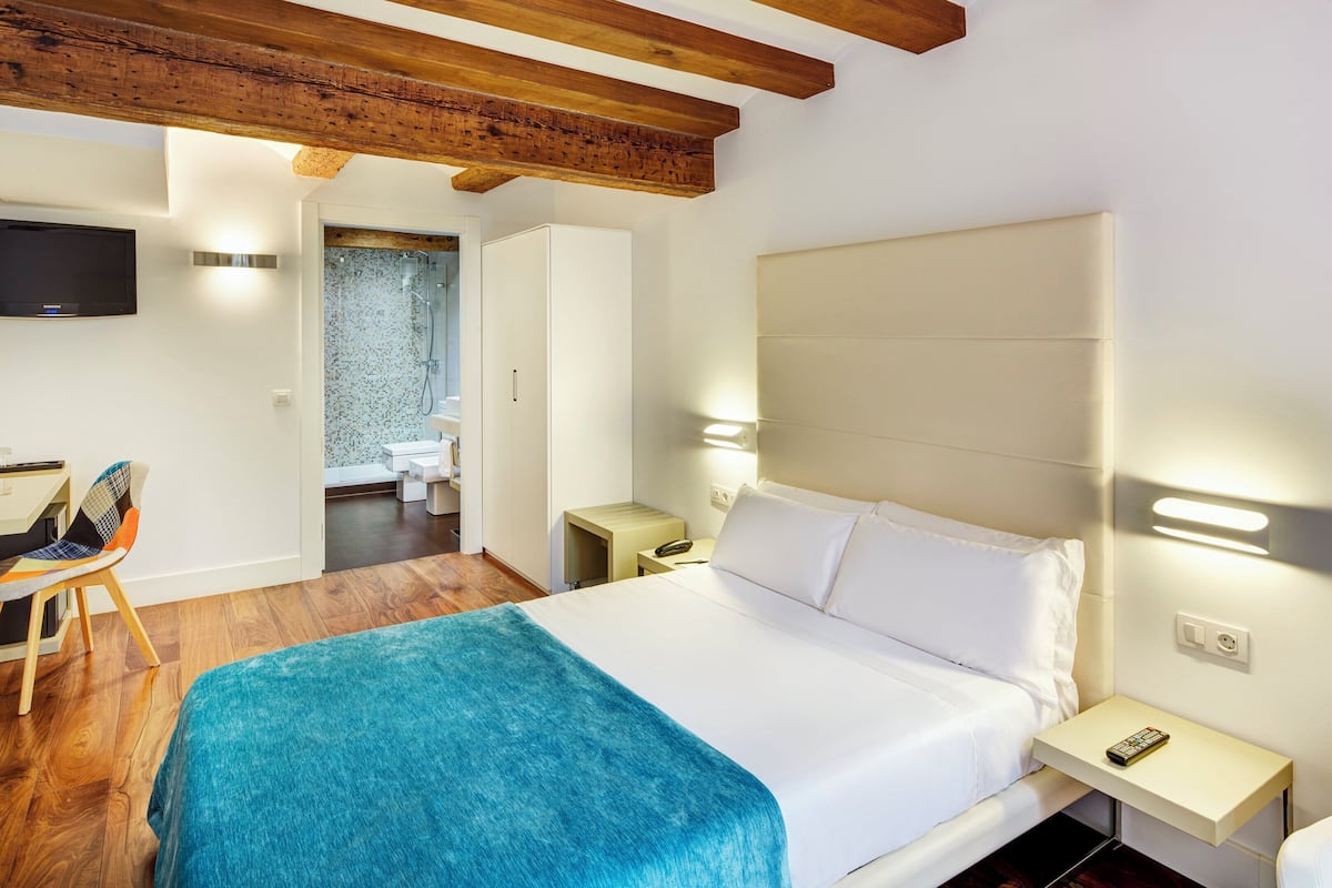 Ropa de cama de alta calidad, colchones con efecto memoria y minibar