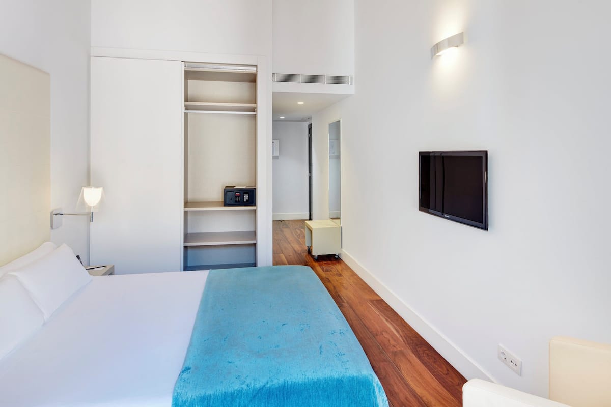 classic double room | 1 bedroom, premium bedding, memory-foam beds, minibar