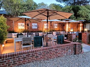 Outdoor dining - The Linden Stansted (Stansted)