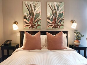 Classic Room, 1 King Bed | Premium bedding, individually decorated, individually furnished, desk