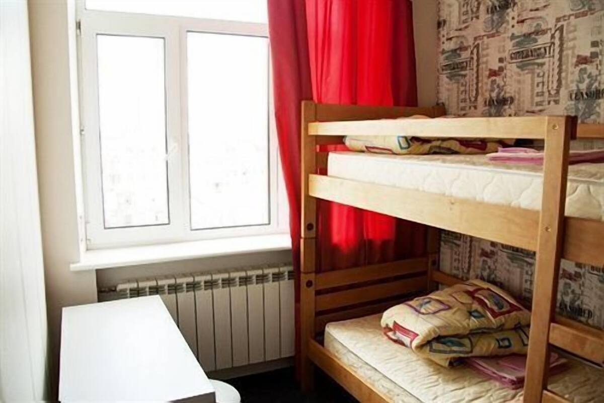 One Bed in a Male Dorm Room for 4 people Standard | ミニバー、セーフティボックス (室内)、デスク、遮光カーテン