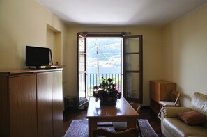 Firemannsrom – familie, utsikt mot innsjø | Oppholdsrom