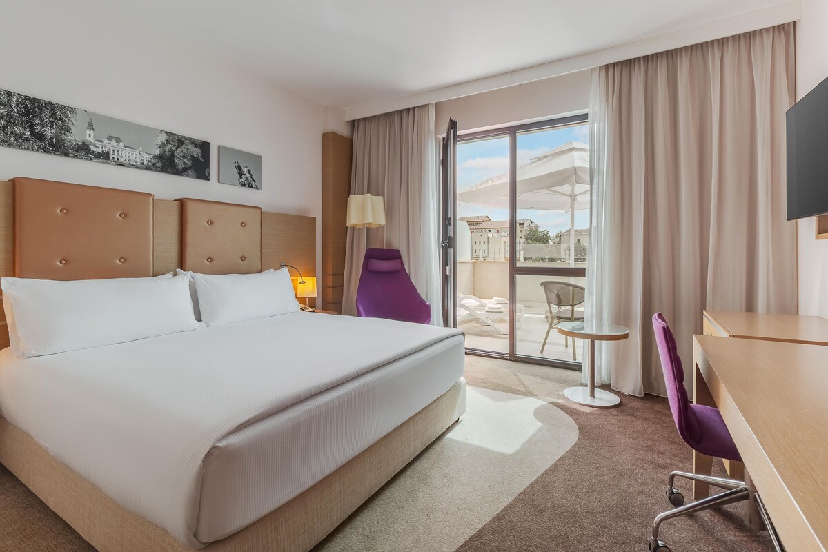 Deluxe Room, 1 King Bed, Terrace