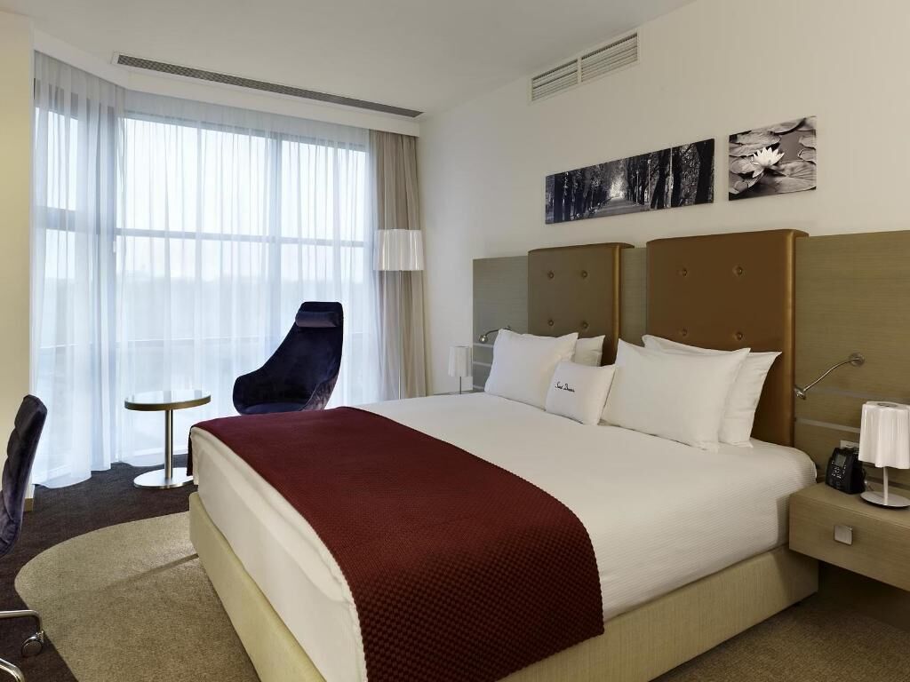 Hypo-allergenic bedding, pillowtop beds, minibar, in-room safe