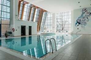 Couples treatment rooms, sauna, hot tub, steam room, body treatments
