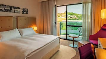 Deluxe kamer, 1 kingsize bed, balkon | Kameruitzicht