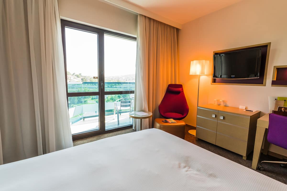 hypo-allergenic bedding, pillow-top beds, minibar, in-room safe