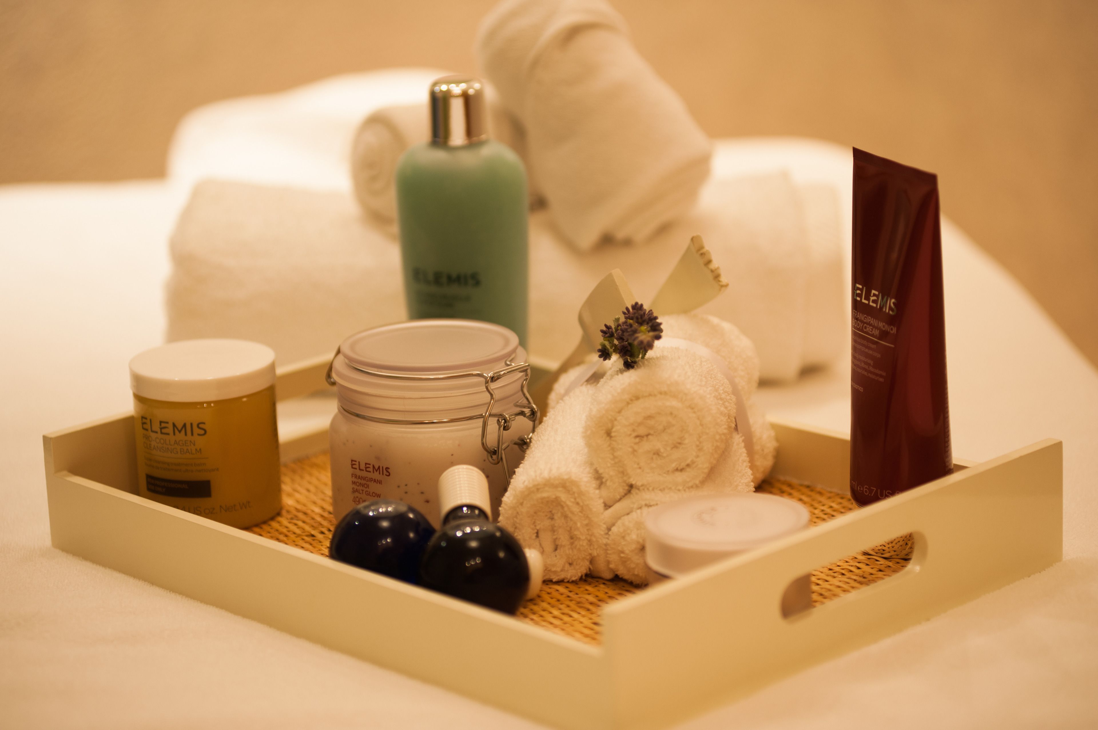 couples treatment room(s), sauna, hot tub, steam room, body treatments