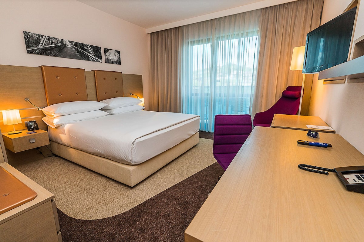 Family Room, Balcony (Deluxe) | Hypo-allergenic bedding, pillowtop beds, minibar, in-room safe