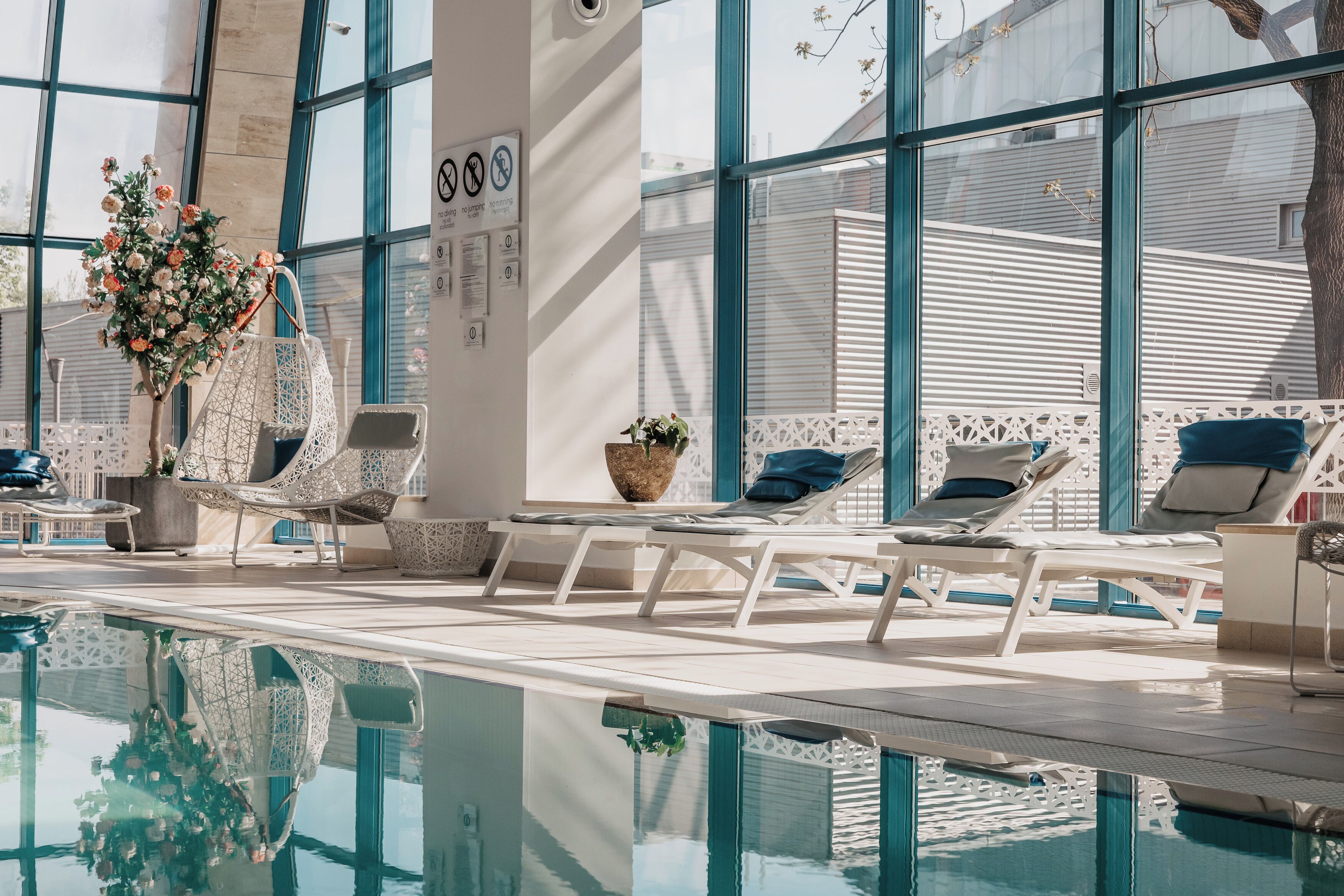 Couples treatment rooms, sauna, hot tub, steam room, body treatments