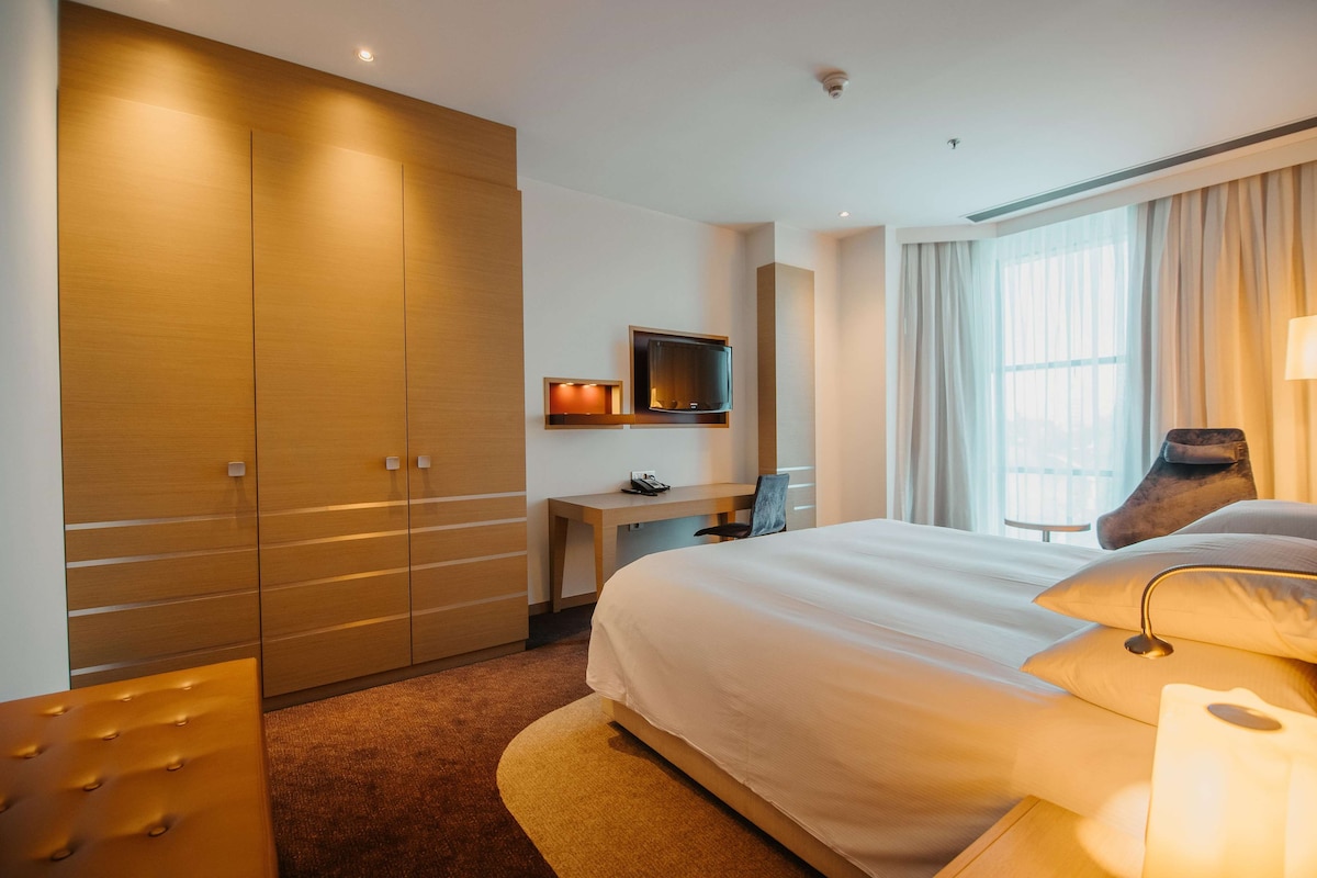 King One Bedroom Suite