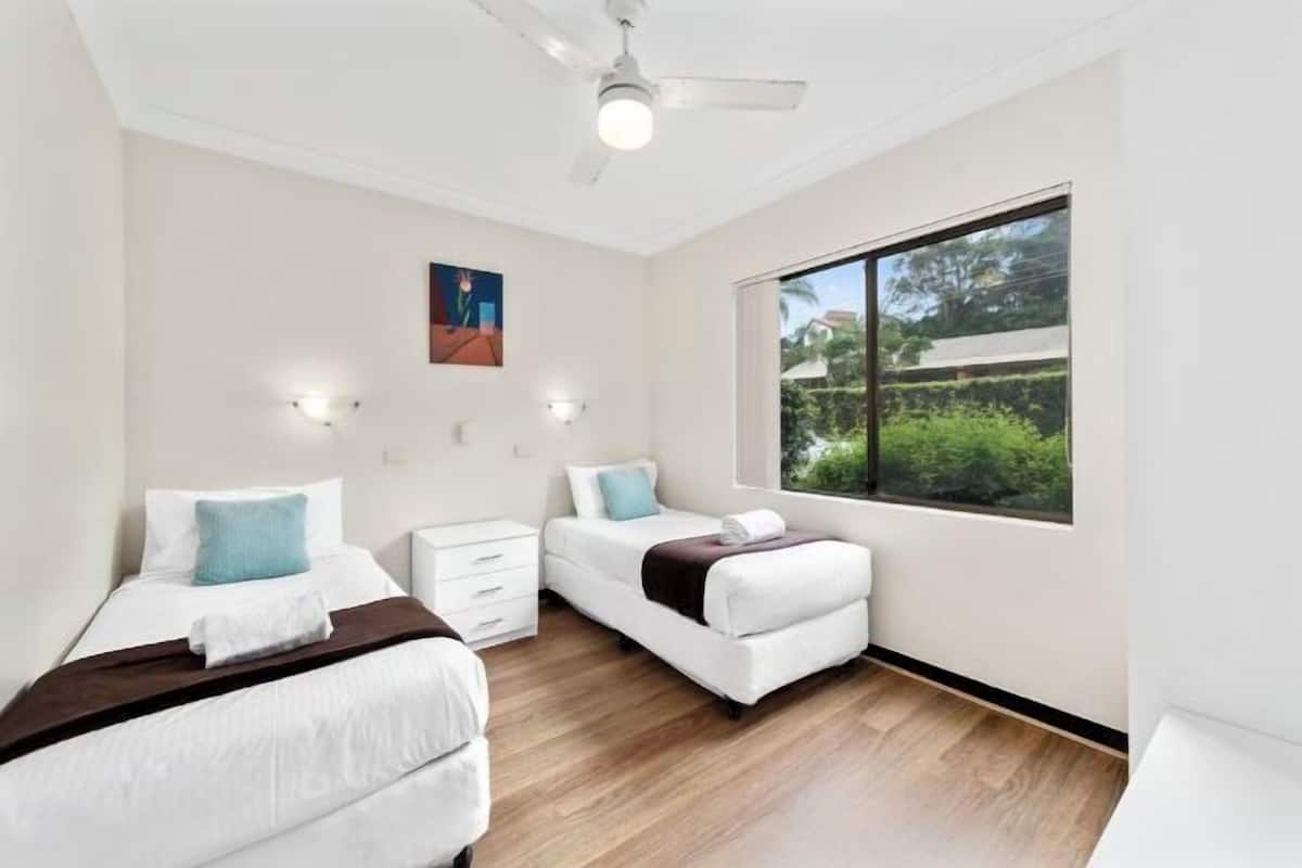 Iron/ironing board, free WiFi, bed sheets