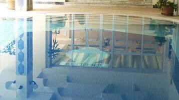 Indoor pool, 4 outdoor pools, pool umbrellas, sun loungers