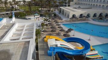 Indoor pool, 4 outdoor pools, pool umbrellas, pool loungers