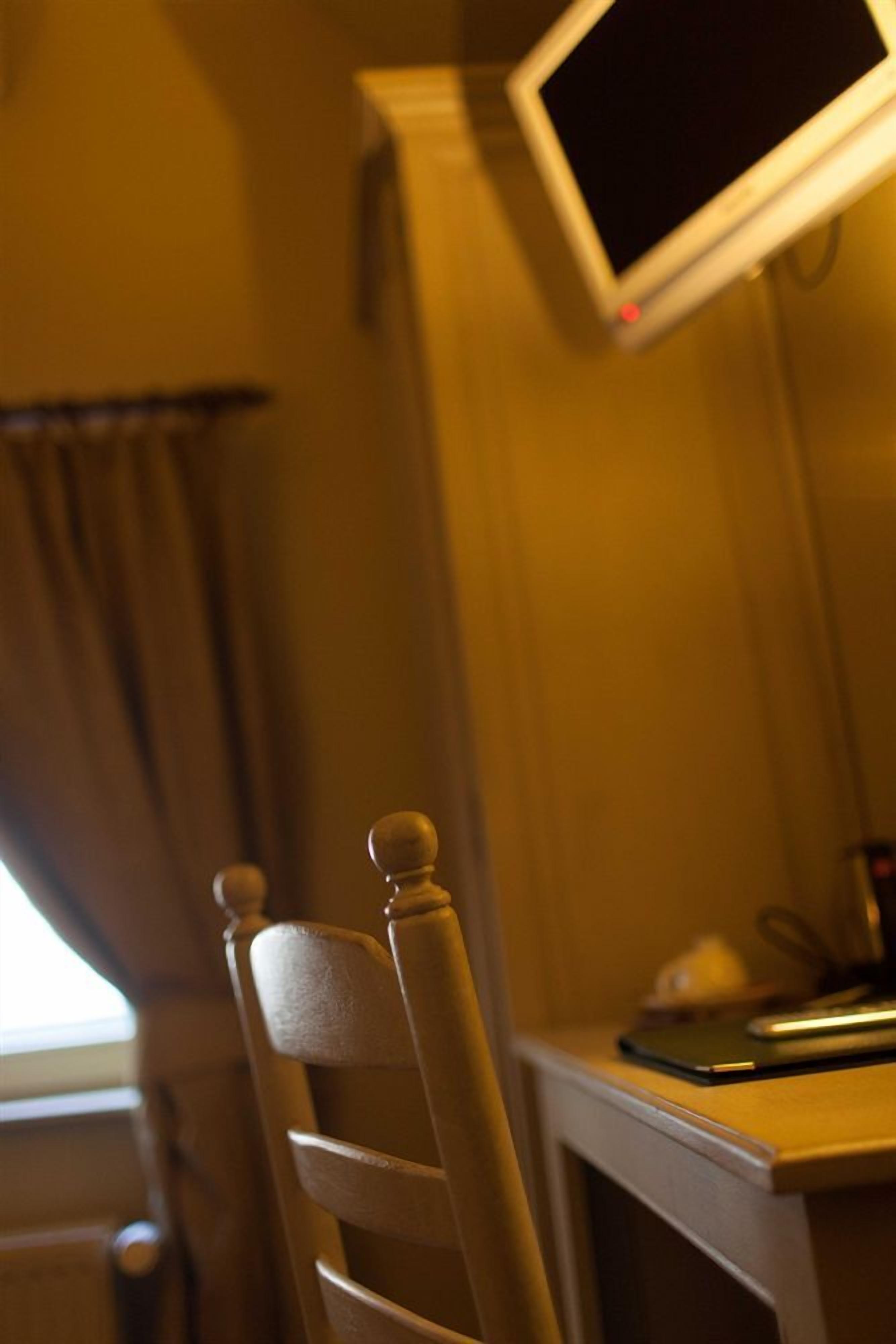 single room | room amenity