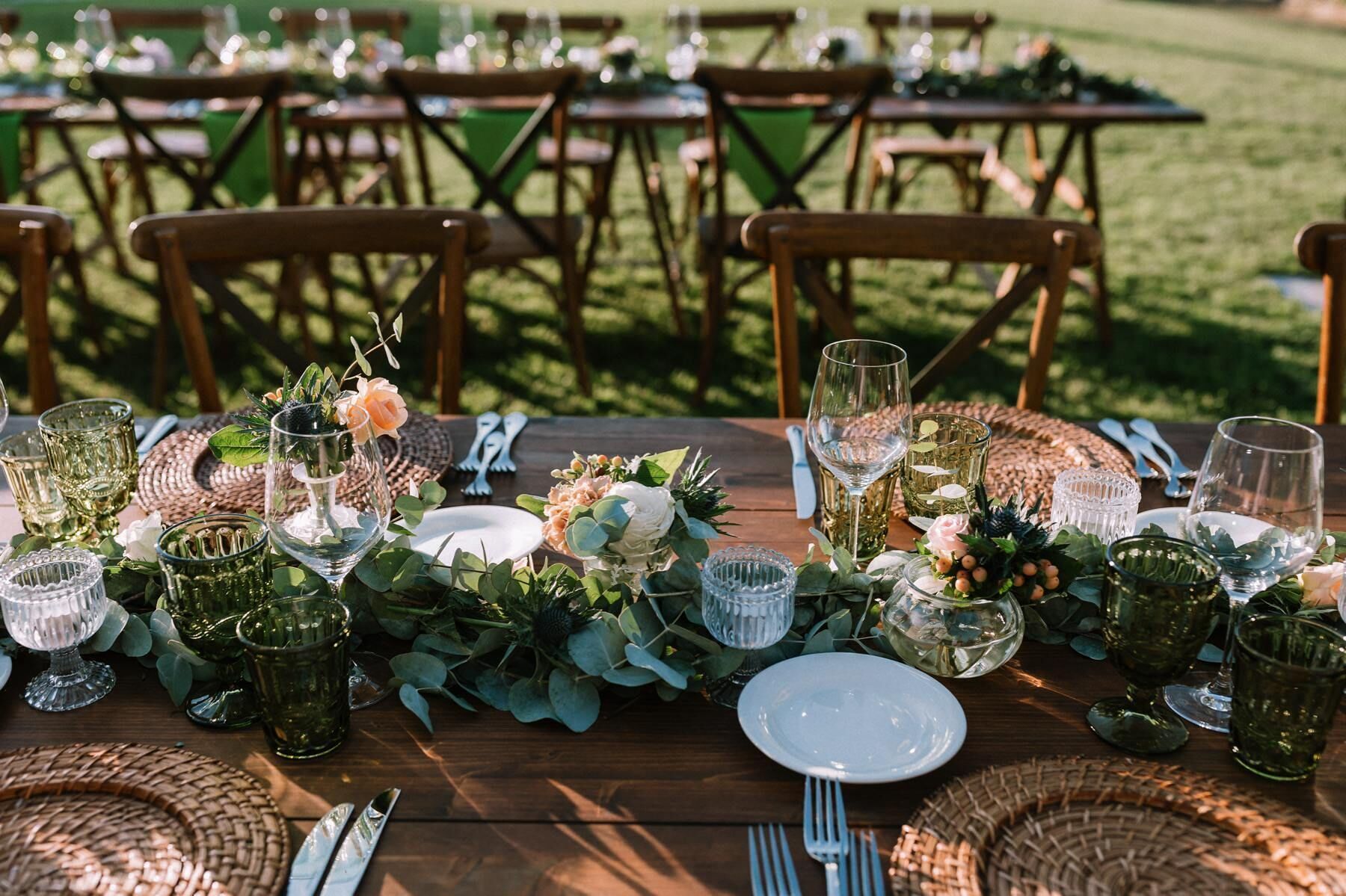 Piscine extérieure, parasols de plage, chaises longues