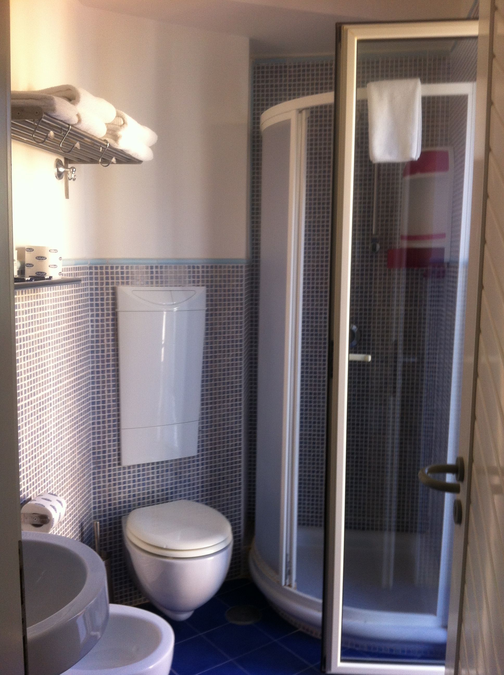 quadruple room, balcony, sea view | bathroom | shower, hair dryer, slippers, bidet