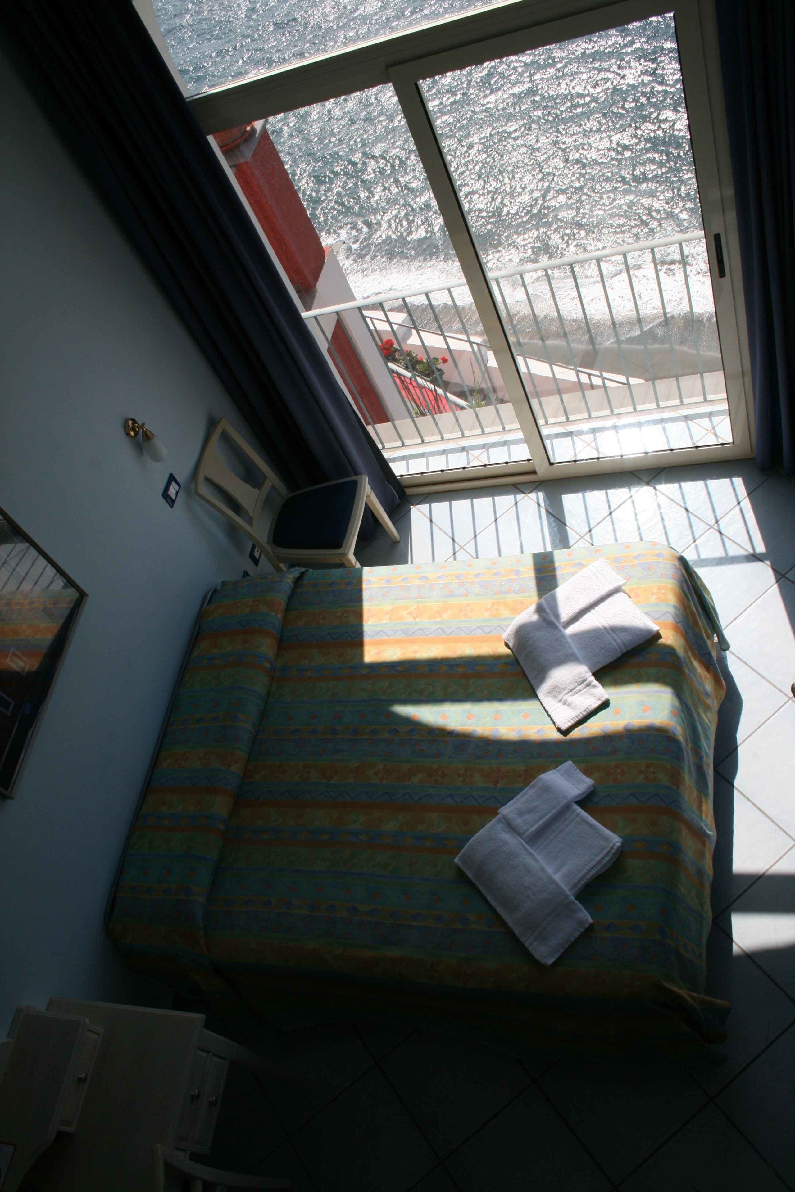 quadruple room, balcony, sea view | minibar, in-room safe, desk, cots/infant beds