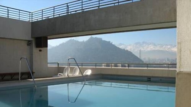 Outdoor pool - AMS Apartments Monjitas (Santiago)