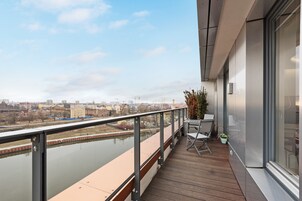 Superior Apartment, River View (3 adults, Stara Stocznia 4 Street) | Seterika/papan seterika, Wi-fi percuma 