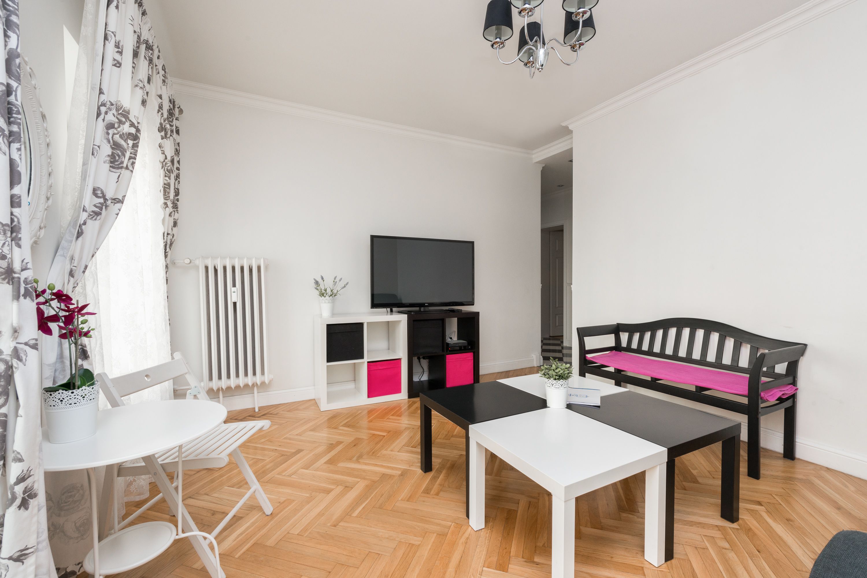 Apartment, 2 Bedrooms (Old Town View, Dlugi Targ 22 Street) | Living area | 32-inch flat-screen TV with cable channels, LCD TV