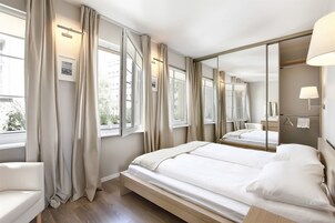 Superior Apartment, 1 Bedroom, River View (Ponczosznikow Street) | Seterika/papan seterika, Wi-fi percuma 