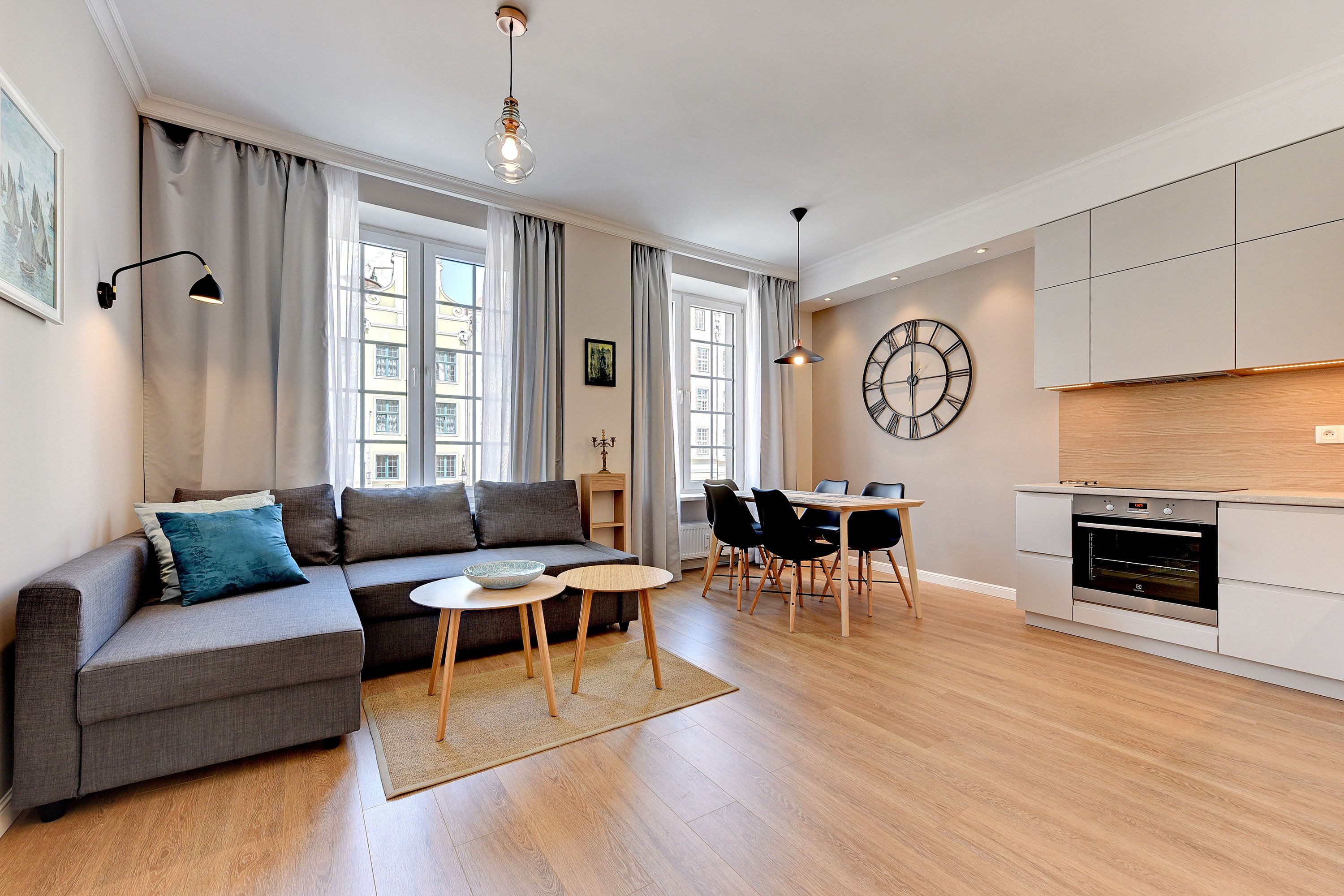 Appartement, 1 chambre, vue sur la ville (Dlugi Targ Street) | Salle de séjour | Téléviseur à écran plat de 32 po avec télévision par câble