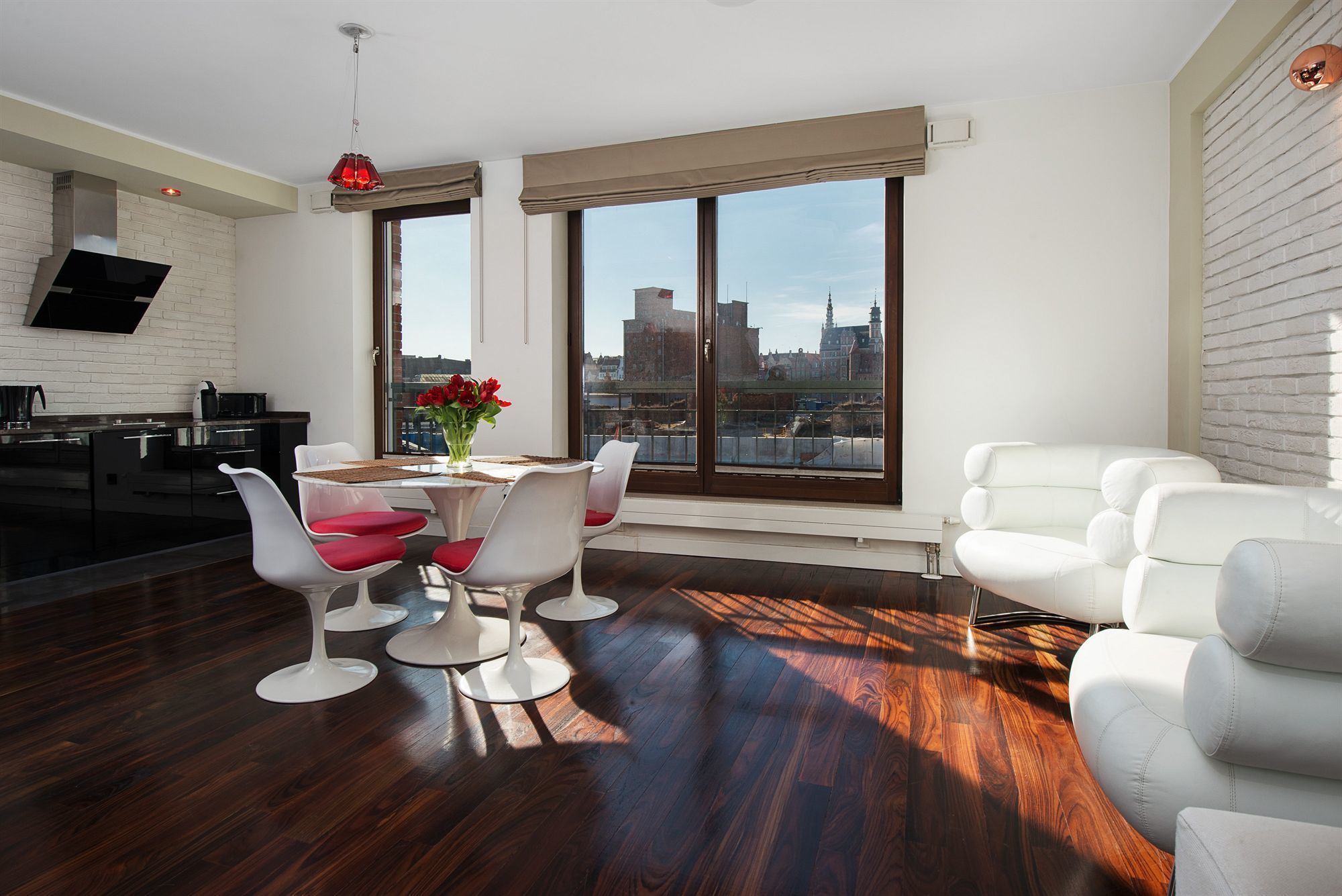 Apartamento luxo, 1 quarto, sacada, vista para o rio | Sala de estar | TV LCD