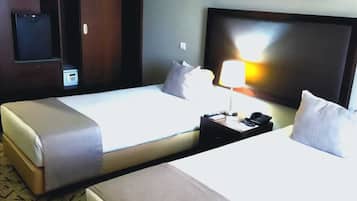 Ropa de cama de alta calidad, cubrecamas y minibar