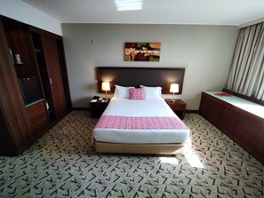 Elite Double Room | Premium bedding, down comforters, minibar, in-room safe - Skyna Hotel Luanda (Luanda)