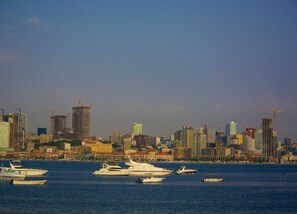 Ranta lähistöllä, valkoista hiekkaa, rantakuljetuspalvelu, 8 rantabaaria