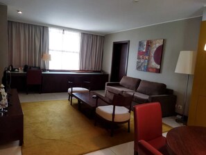 行政开间 | 高档床上用品、羽绒被、迷你吧、客房内保险箱