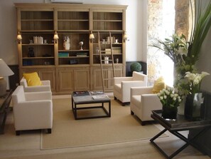 Flat-screen TV - Hôtel Tête d'Or (Lyon)