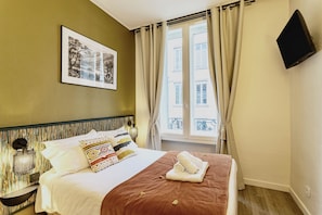 Club Double Room | Individually decorated, individually furnished, desk, laptop workspace - Hôtel Tête d'Or (Lyon)