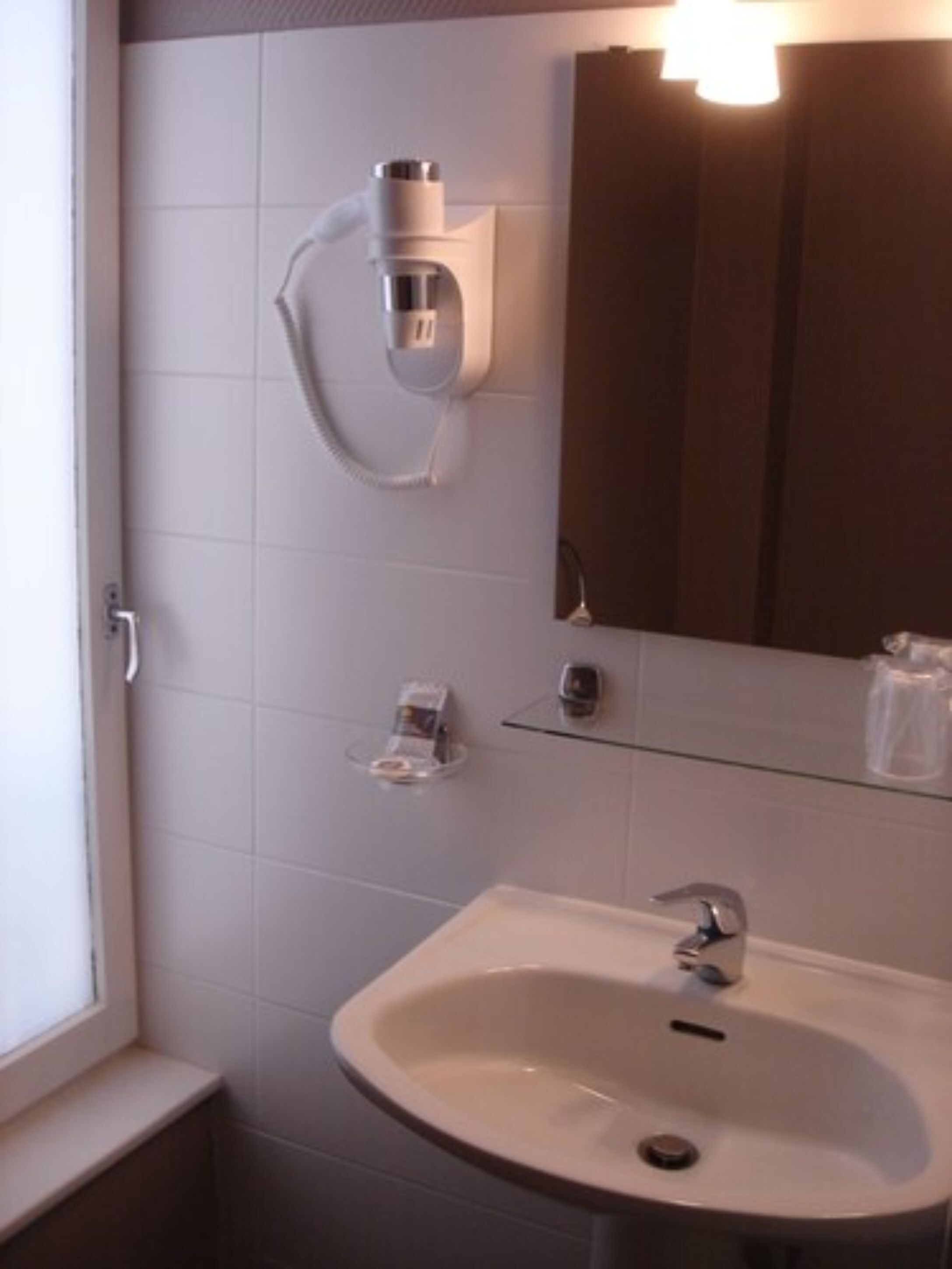 double room single use | desk, blackout curtains, iron/ironing board, free wifi