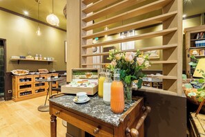 Frokostbuffé hver dag (EUR 8.50 per person)