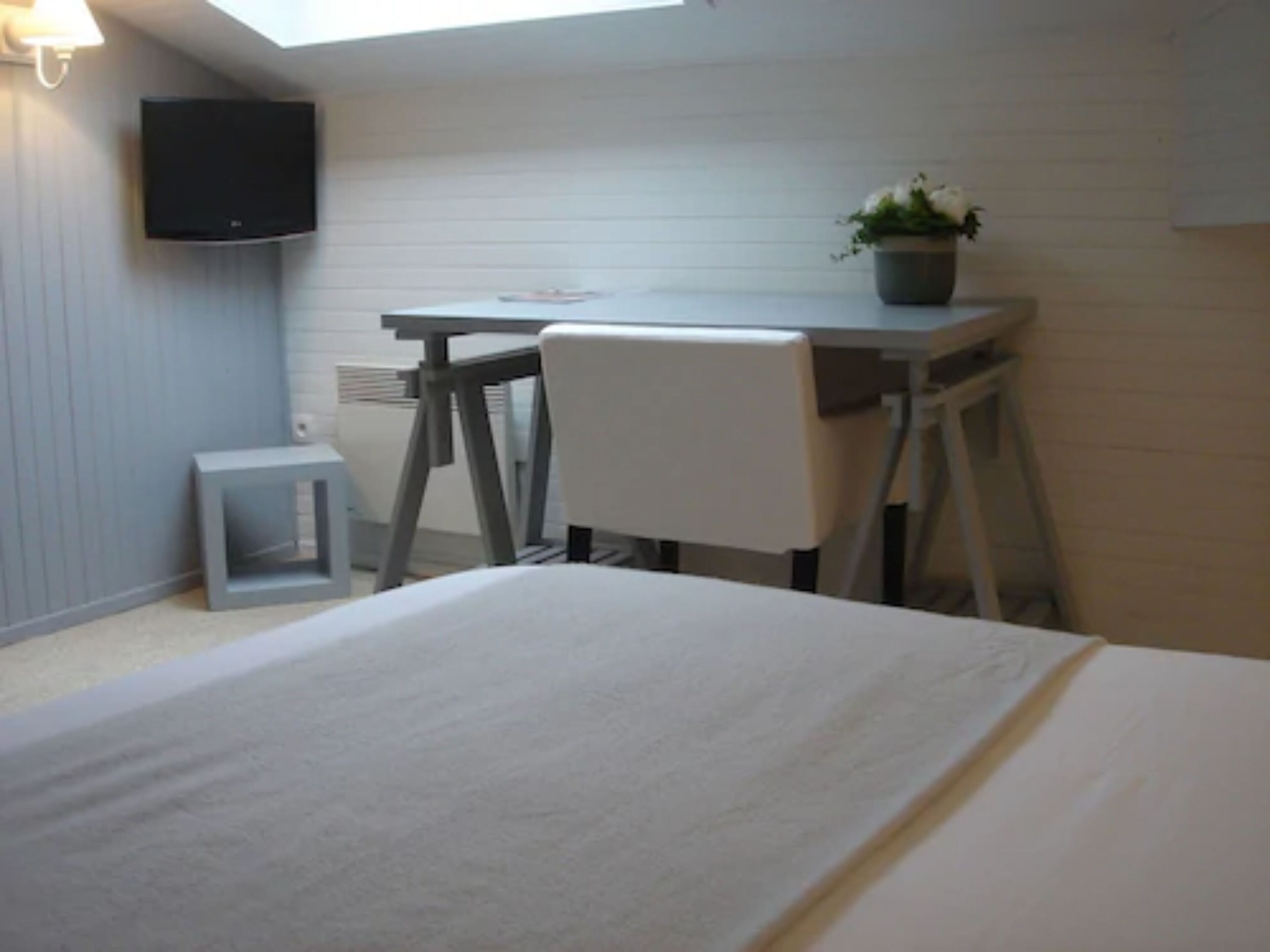 standard double room | desk, blackout curtains, iron/ironing board, free wifi