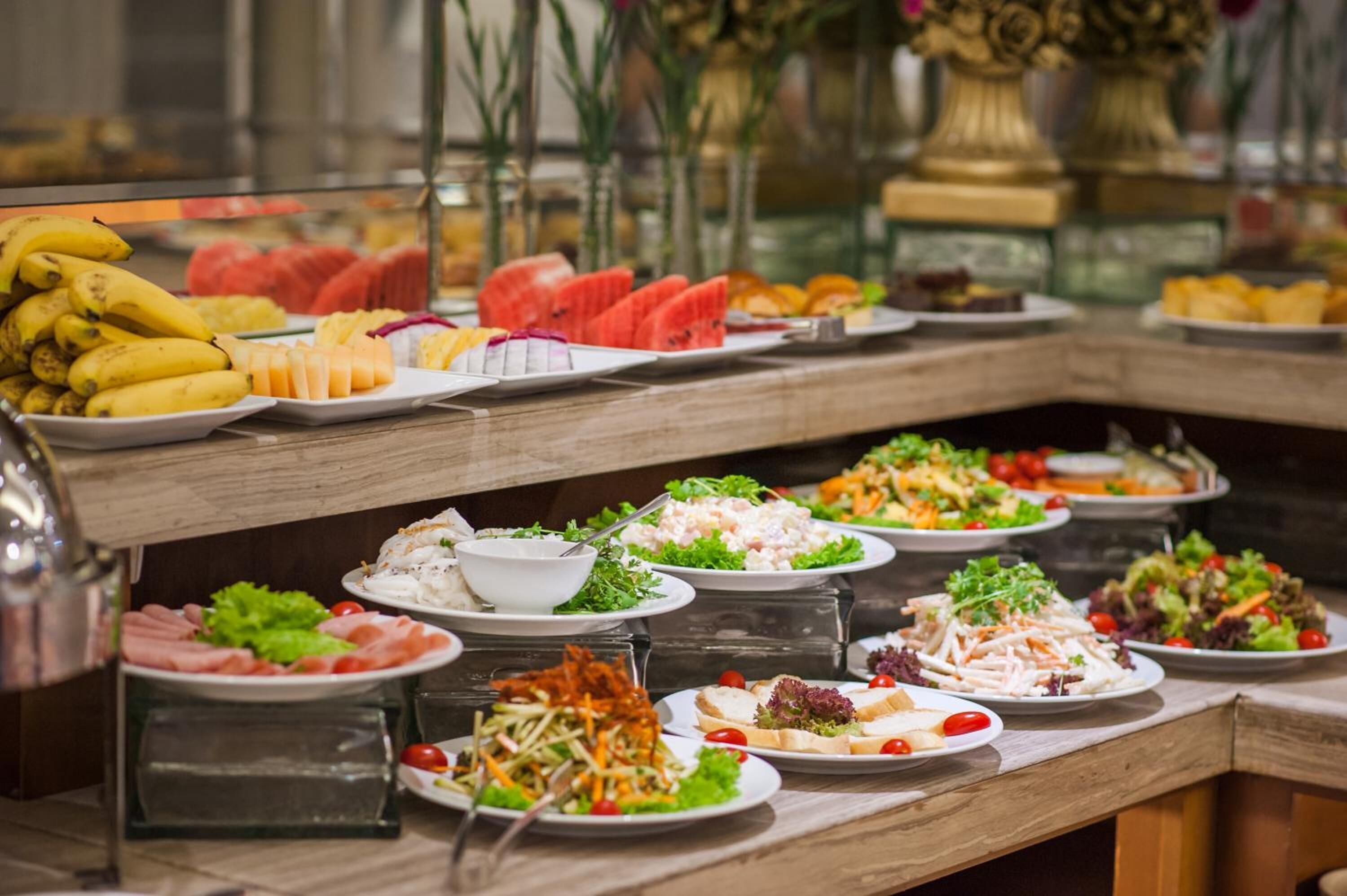 breakfast, lunch and dinner served