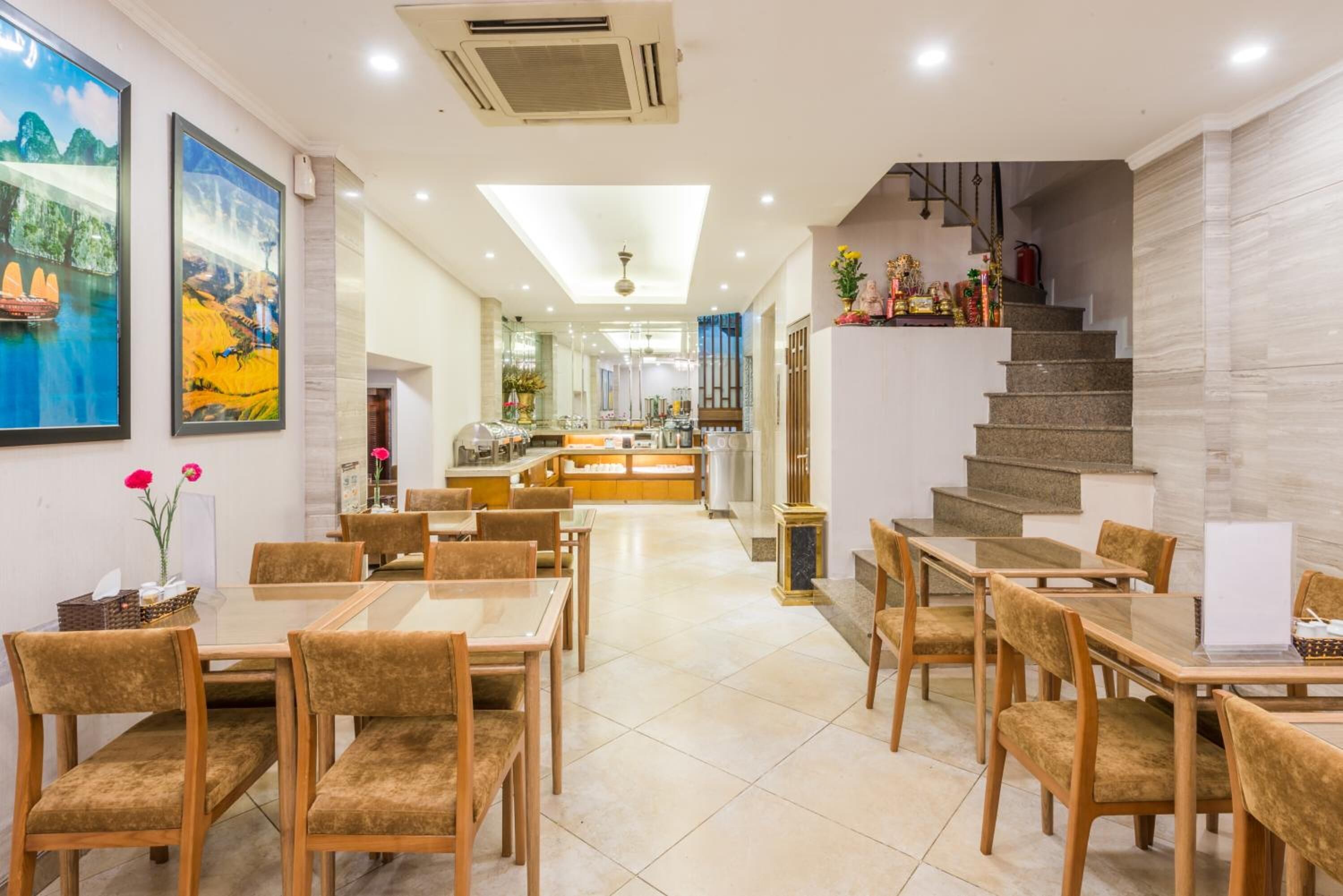 breakfast, lunch and dinner served