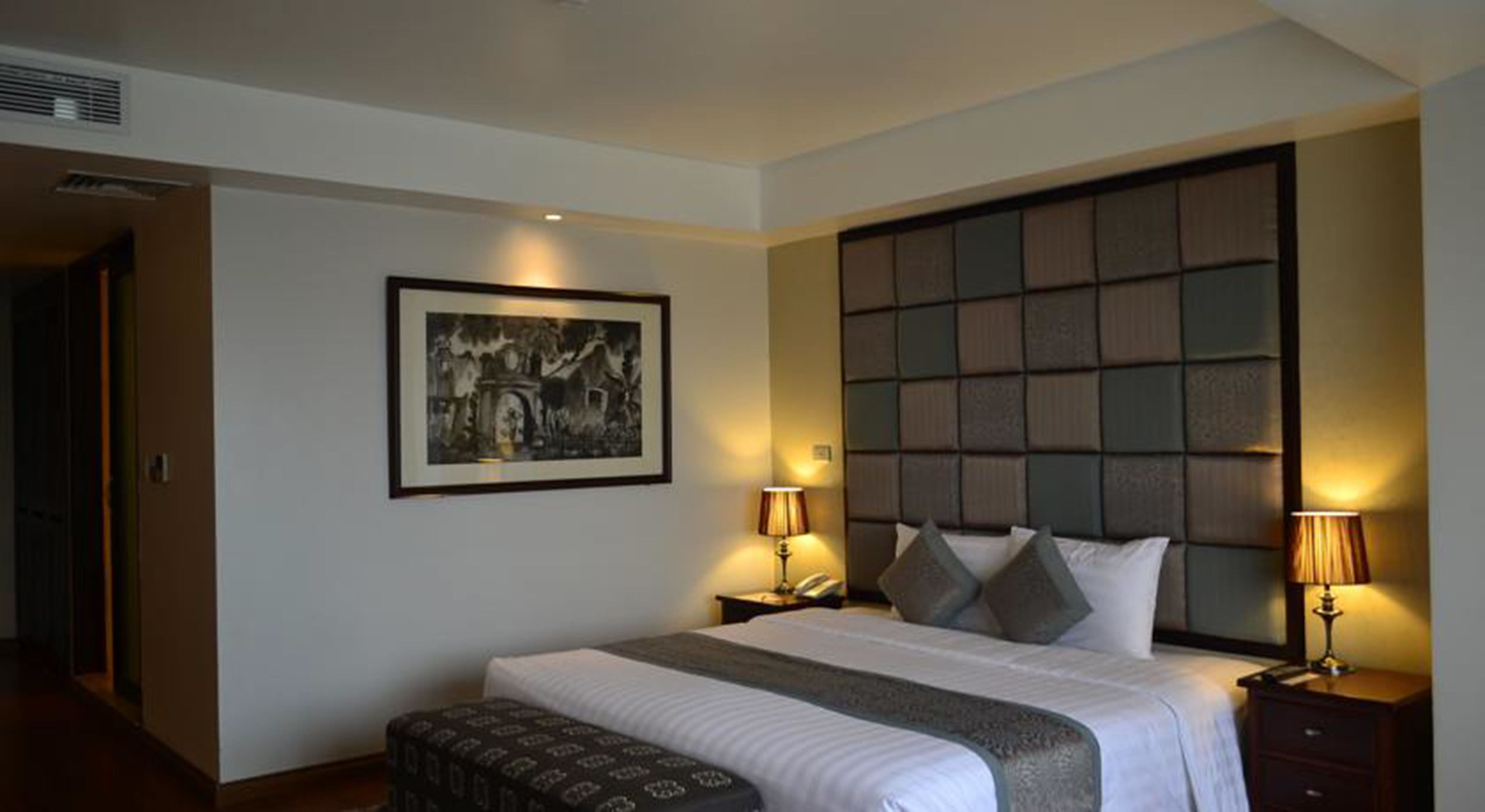 family room, connecting rooms | minibar, in-room safe, soundproofing, free wifi