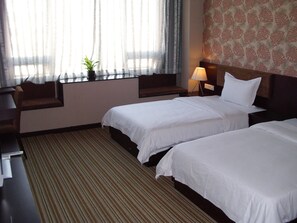 Deluxe Double Room | Individually decorated, blackout drapes, iron/ironing board - Ming Tien Inn Baoan (Shenzhen)