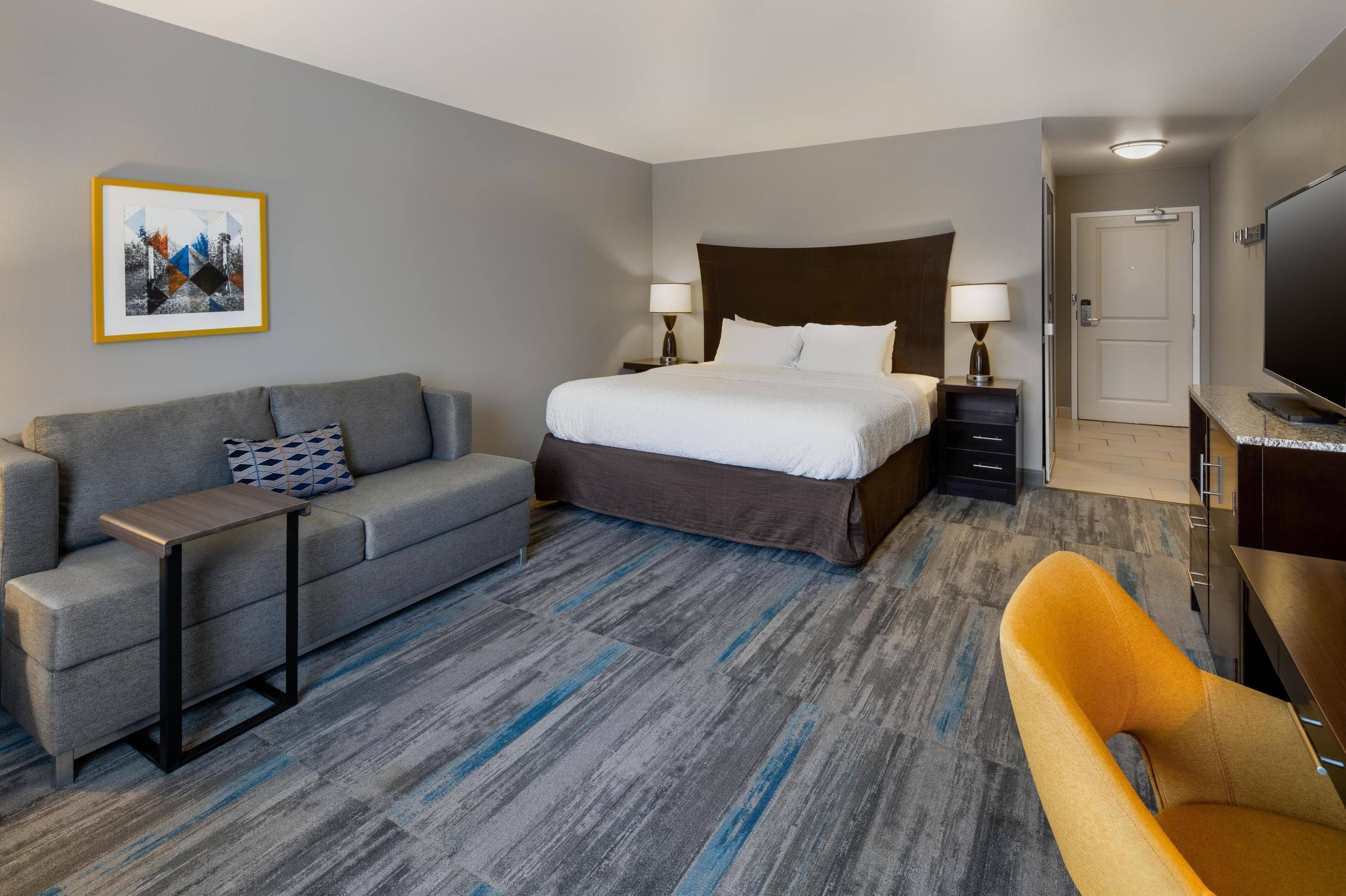 standard | living area | flat-screen tv