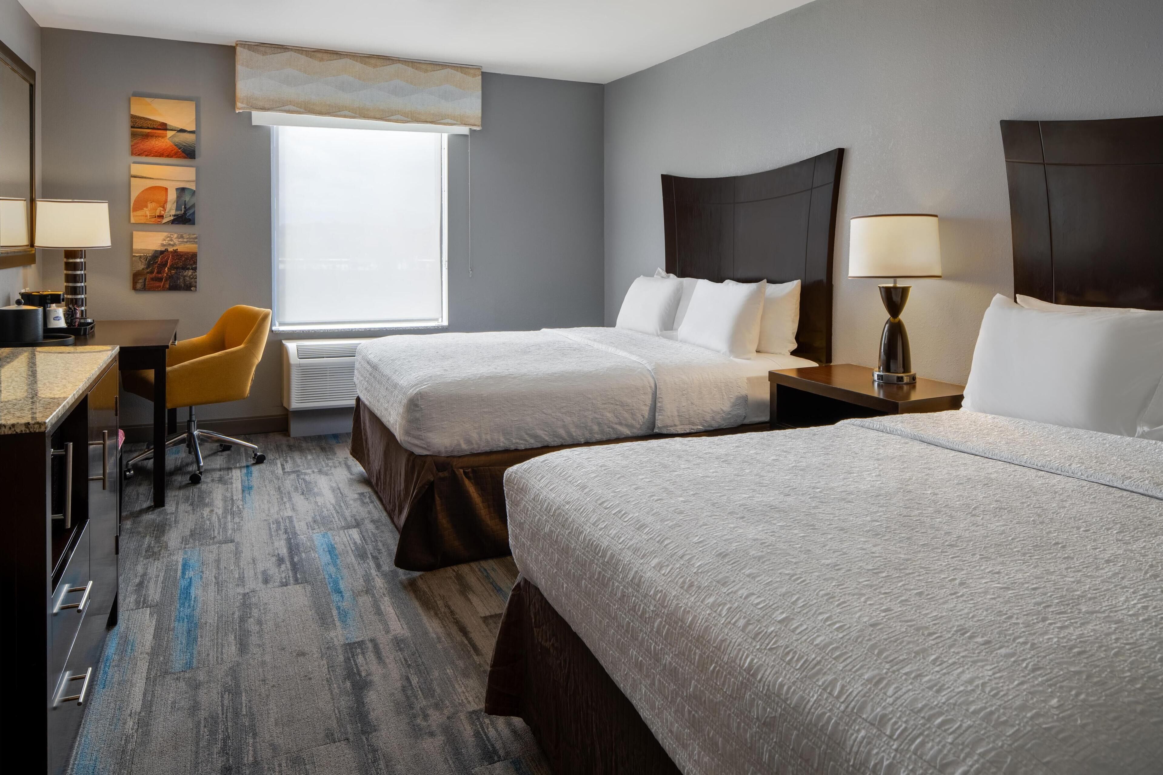 办公桌、遮光窗帘、熨斗/熨衣板、免费高速有线上网