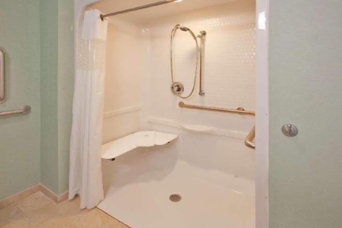 Baño | Secadora de cabello y toallas