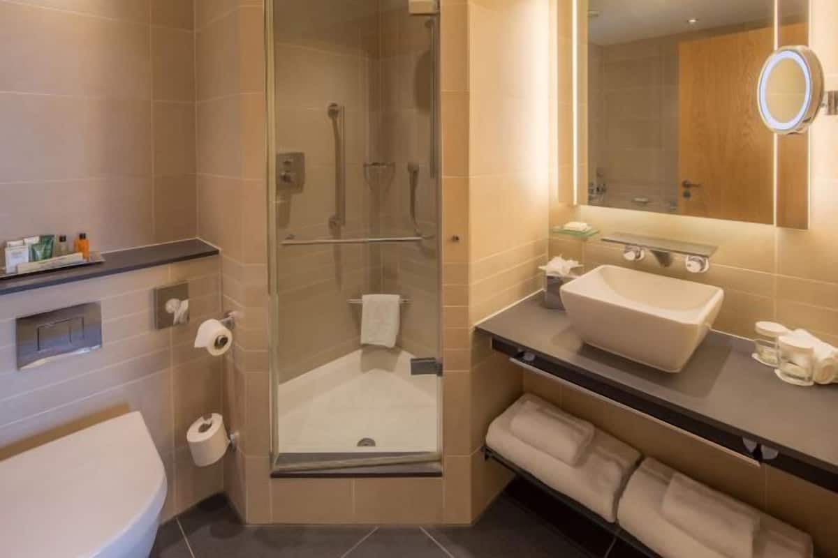 Shower, free toiletries, hair dryer, towels