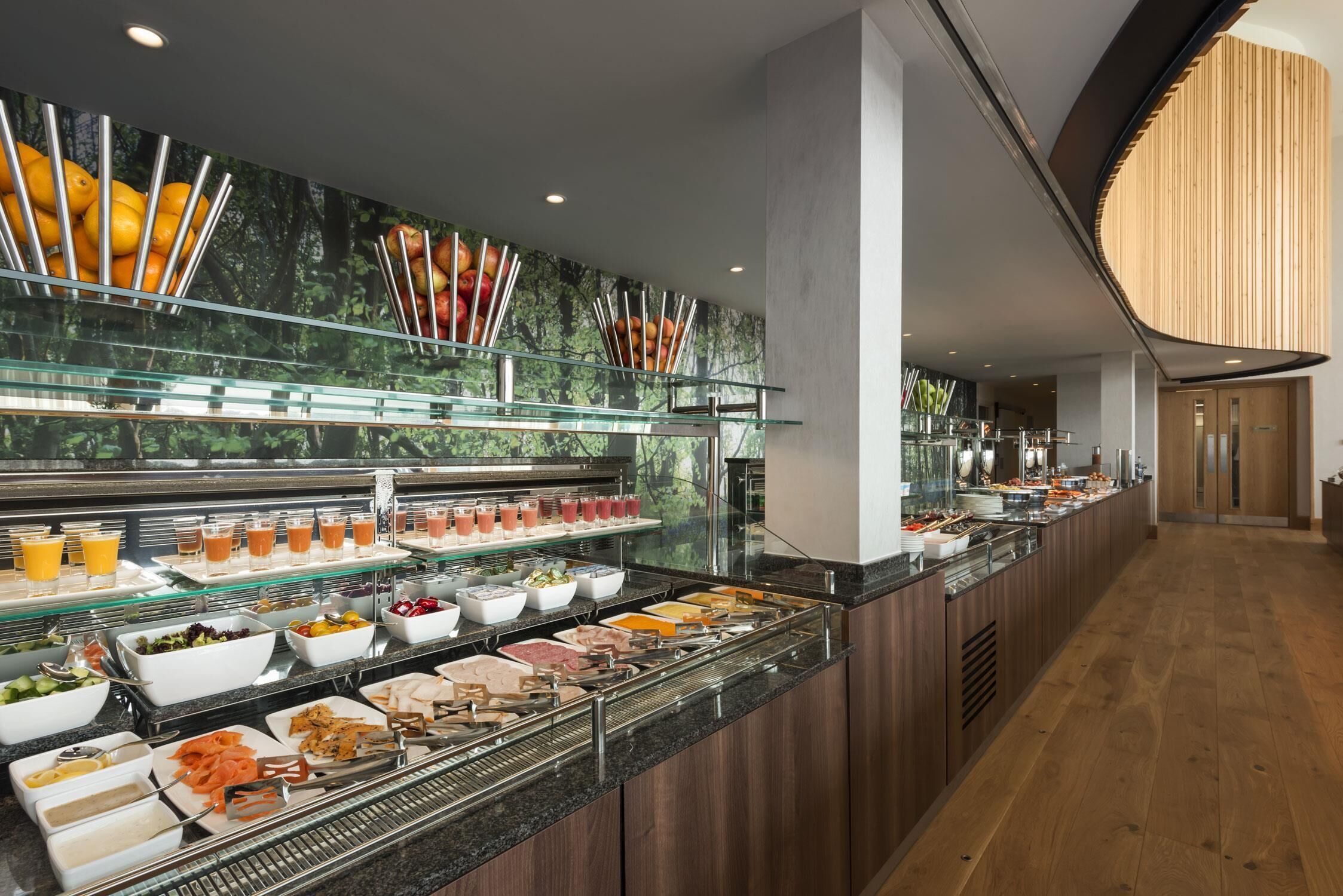 Daily full breakfast (GBP 14 per person)